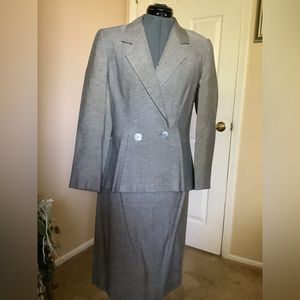 Gallery grey 2 piece suit with back and white specks.